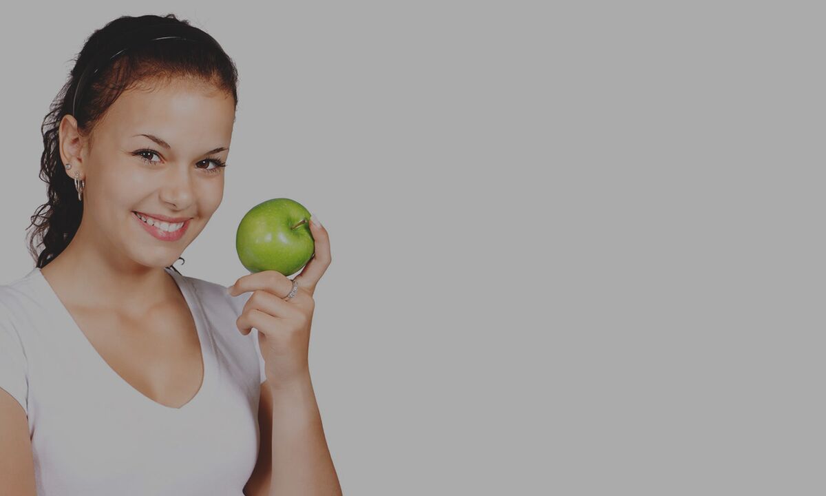 Η κατανάλωση ενός μήλου συνιστάται για να πνίξετε το αίσθημα της πείνας κατά τη διάρκεια μιας δίαιτας με φαγόπυρο